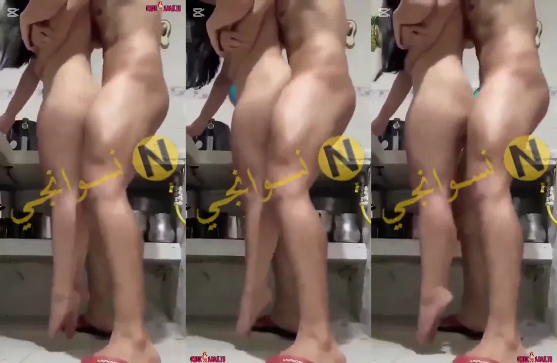 عنتيل رافعها من على الارض على زبه وفشخ كسها نيك من ورا سكس مصري