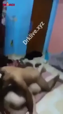 شاب زانق مزة هايجة يفشخها نيك وصاحبه يصور سكس مصري — لقطة 4