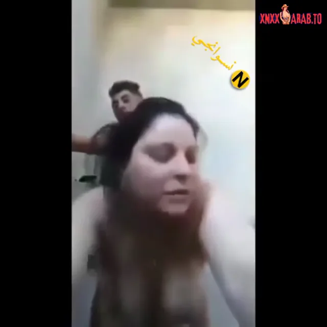 صاحب ابنها ماسكها ونازل فيها نيك سكس مصري xnxx — لقطة 1