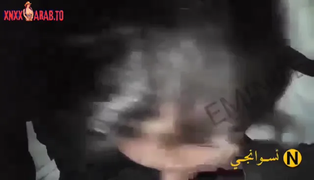 شرموطة خبرة ترضع زب صاحبها في العربية سكس مصري — لقطة 3