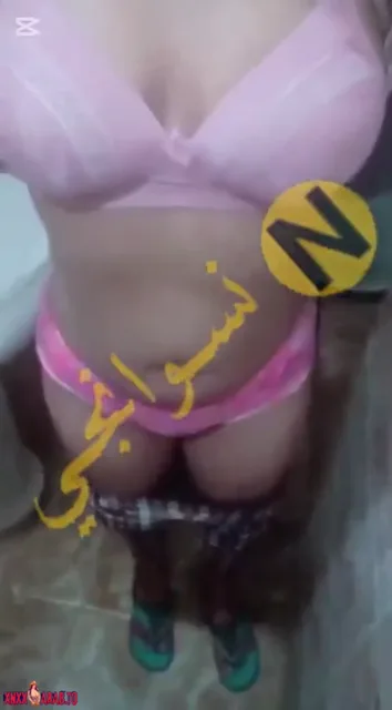 مزة بعود فرنساوي تقلع في الحمام وتفرج حبيبها سكس نودز مصري — لقطة 5