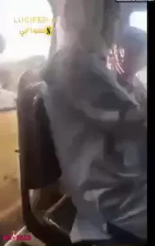 متحرش يلعب في زبه في المواصلات ويتحرش ببنات سكس مصري — لقطة 1