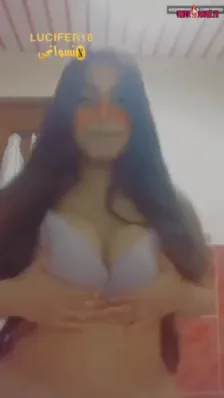 بنوتة زي القمر تقلع في الحمام وتقفش في بزازها سكس نودز مصري — لقطة 1