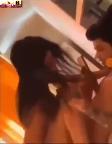 بنت هايجة اوي راكبة على زب صاحبها وتتصور وهي مستمتعة سكس مصري — لقطة 3