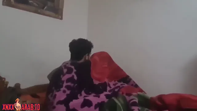 جوزها يمشي عالشغل وتجيب عشيقها الشقة سكس مصري — لقطة 6