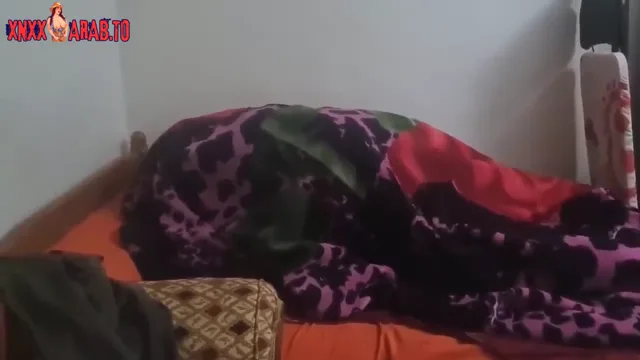 جوزها يمشي عالشغل وتجيب عشيقها الشقة سكس مصري — لقطة 9