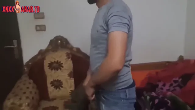 جوزها يمشي عالشغل وتجيب عشيقها الشقة سكس مصري — لقطة 10