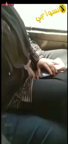 ست هايجة تلعب في كسها في المواصلات من فوق العباية سكس مصري xnxx — لقطة 4