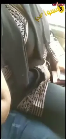 ست هايجة تلعب في كسها في المواصلات من فوق العباية سكس مصري xnxx — لقطة 5