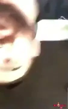 تمص زب خطيبها في السيارة ويجيبهم بسرعة سكس مصري — لقطة 2