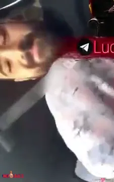 تمص زب خطيبها في السيارة ويجيبهم بسرعة سكس مصري — لقطة 5