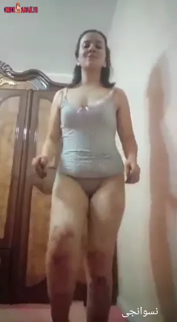 لبوة اوي ترقص وتدلع وتعرض لحبيبها سكس نودز مصري — لقطة 3