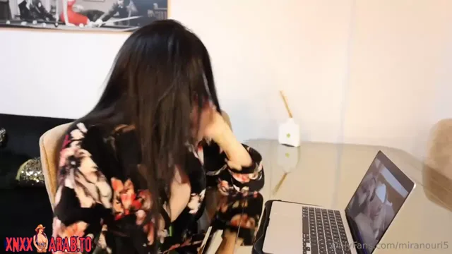 ميرا النوري تتفرج على سكس واخوها يدخل عليها ينيكها سكس عراقي — لقطة 2