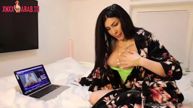 ميرا النوري تتفرج على سكس واخوها يدخل عليها ينيكها سكس عراقي — لقطة 4