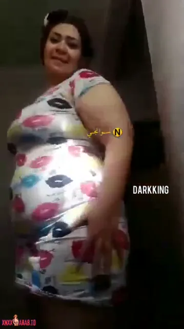 ميلف كيرفي نار تقلع العباية البيتي وتعرض جسمها الفاجر سكس نودز مصري — لقطة 1