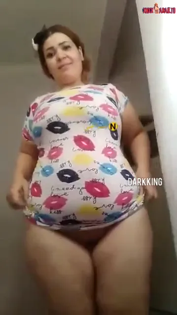 ميلف كيرفي نار تقلع العباية البيتي وتعرض جسمها الفاجر سكس نودز مصري — لقطة 2