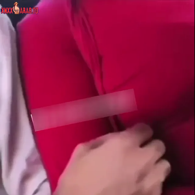 تحرش وتقفيش بزاز محجبة في الموصلات سكس تحرش مصري xnxx — لقطة 1