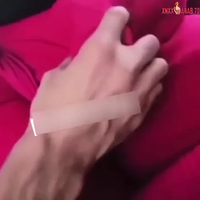 تحرش وتقفيش بزاز محجبة في الموصلات سكس تحرش مصري xnxx — لقطة 2
