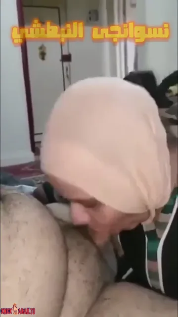 ام محمد تمص زب جارها العنتيل سكس مصري — لقطة 2