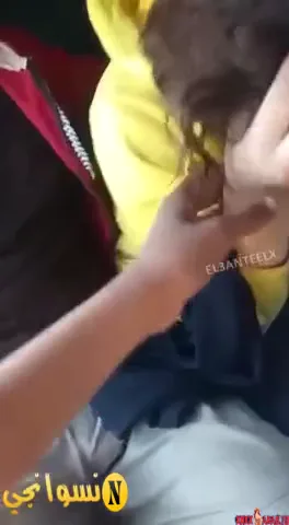 شلة شباب زانقين شرموطة في التوكتوك وعايزين ينيكوها سكس مصري — لقطة 1