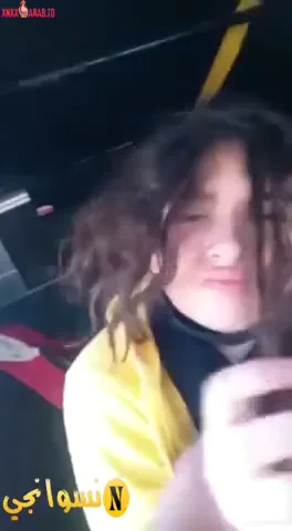 شلة شباب زانقين شرموطة في التوكتوك وعايزين ينيكوها سكس مصري — لقطة 3