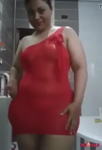 مزة مربربة دلوعة تعرض جسمها في الحمام سكس نودز مصري — لقطة 1