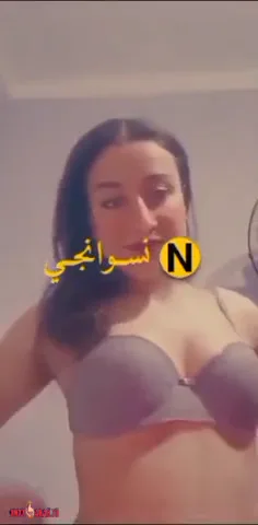 فرسة جميلة اوي بتصور لحبيبها تفرجو على جمال بزازها الواقفة سكس نودز مصري — لقطة 1