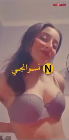 فرسة جميلة اوي بتصور لحبيبها تفرجو على جمال بزازها الواقفة سكس نودز مصري — لقطة 2