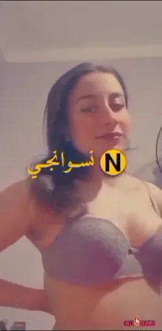 فرسة جميلة اوي بتصور لحبيبها تفرجو على جمال بزازها الواقفة سكس نودز مصري — لقطة 4
