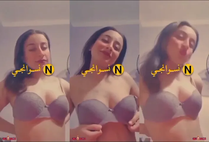 فرسة جميلة اوي بتصور لحبيبها تفرجو على جمال بزازها الواقفة سكس نودز مصري