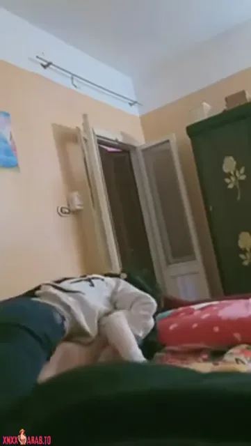 هيجان يزنق بنت خالته فاوضته وعايز ينيكها بالعافية سكس مصري xnxx — لقطة 5