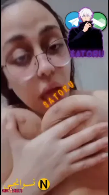 اندر ايدج كيرفي بجسم نار وملبن تمص بزازها وتلعب فيهم سكس نودز مصري — لقطة 5