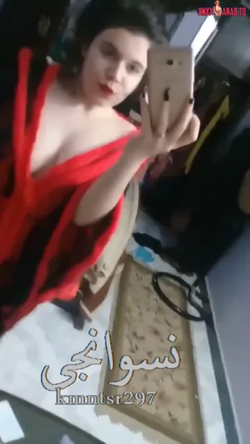 بنت عسولة بتصور لحبيبها بالروب الأحمر سكس نودز مصري — لقطة 3