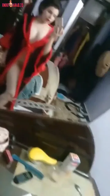 بنت عسولة بتصور لحبيبها بالروب الأحمر سكس نودز مصري — لقطة 5
