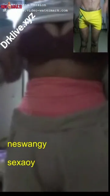 بنت اندر ايدج تعمل فيديو كول مع صاحبها ابو زب كبير وتعرض جسمها سكس نودز مصري — لقطة 2