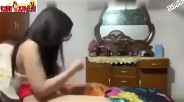 شاب هايج يزنق اخته في البيت وينيكها سكس مصري محارم — لقطة 4