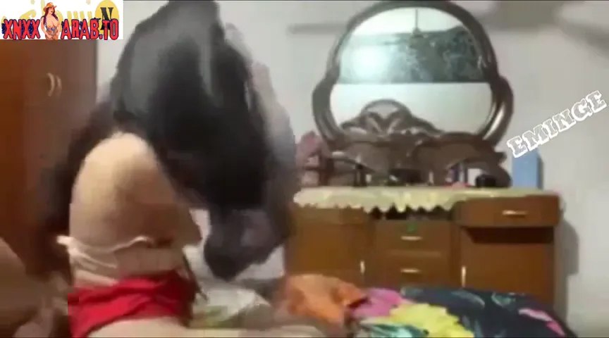 شاب هايج يزنق اخته في البيت وينيكها سكس مصري محارم