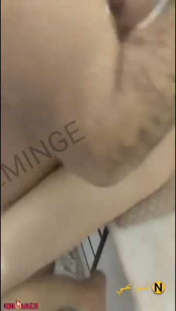 عنتيل ينيك عشيقته الممحونة في المطبخ سكس مصري xnxx — لقطة 3
