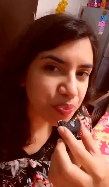 بنت مصرية تحلب زب حبيبها على الاوريو وتاكله بلبن زبره سكس مصري xnxx — لقطة 10