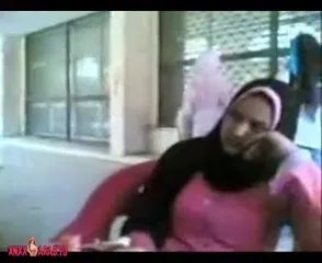 بنت محجبة في الجامعة تصور فيلم سكس مع صاحبها سكس مصري — لقطة 3
