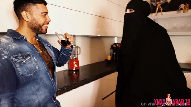 ميرا النوري تتناك بالنقاب من عامل التوصيل سكس عراقي — لقطة 5