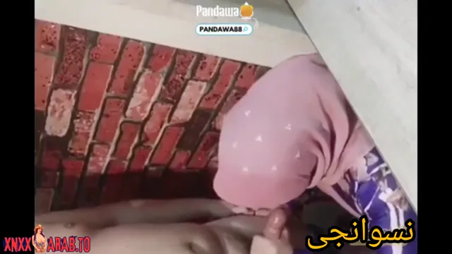 يزنق بنت عمته المحجبة ويخليها تمصله زبه سكس مصري محارم — لقطة 3
