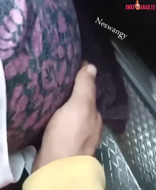 متحرش هايج يبعبص طيز ميلف كبيرة في المواصلات سكس مصري xnxx — لقطة 3