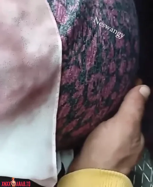 متحرش هايج يبعبص طيز ميلف كبيرة في المواصلات سكس مصري xnxx — لقطة 4