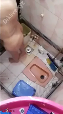 مزة عشرينية من العشوائيات تصور لحبيبها وهي بتستحما وتلعب في جسمها سكس نودز مصري — لقطة 9