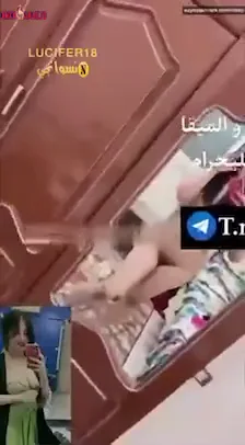 مزة مصرية تعرض قميص نومها الجديد — لقطة 7