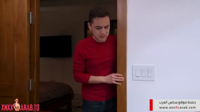 امي تغريني بصدرها - سكس نيك مدبلج عربي — لقطة 1