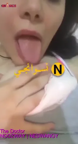 شرموطة هاي كلاس هايجة وعايزة تتناك تلعب في بزازها سكس نودز مصري — لقطة 1
