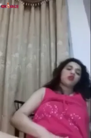 تقلع قميص النوم وتفرج عشيقها على جمالها سكس نودز مصري — لقطة 5