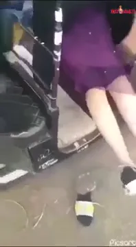 الواد زنقها في التوك توك وناكها سكس مصري — لقطة 4